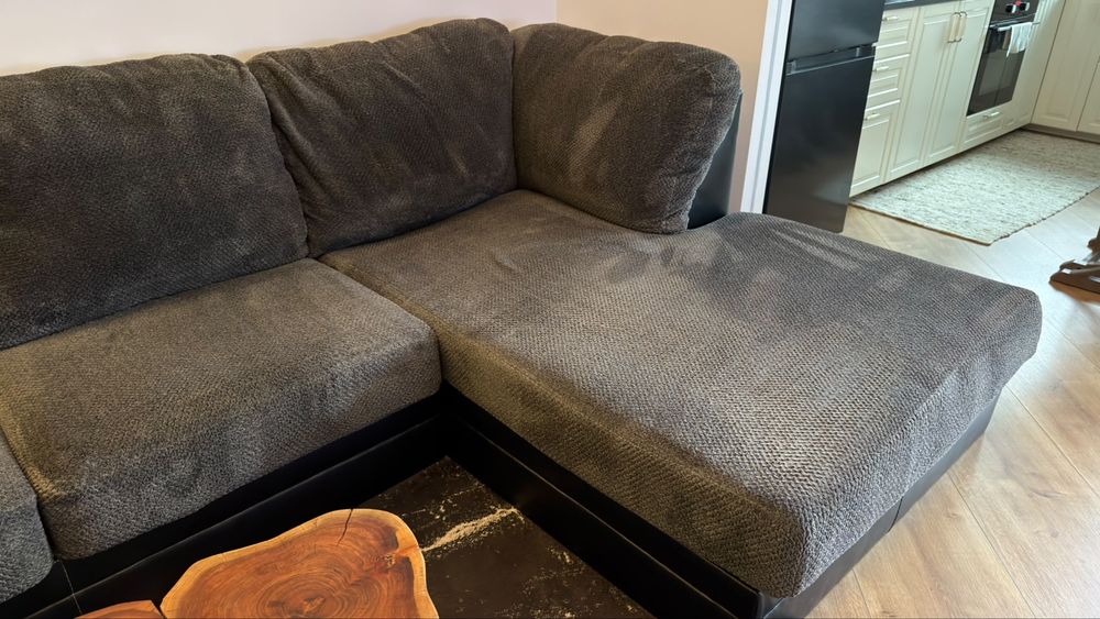Coltar Mobexpert gri cu sezlong, stare buna – 2.400 lei