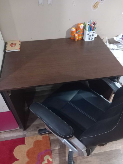 Бюро за детска стая или офис