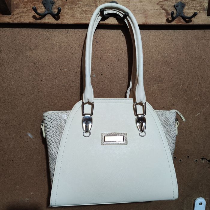 Нова дамска чанта