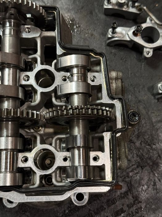 Aprilia RSV4 OEM Глава Преден Цилиндър