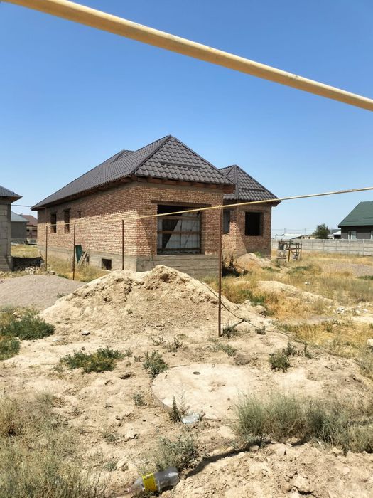 Продаетя срочно кирпичный недостроенный дом