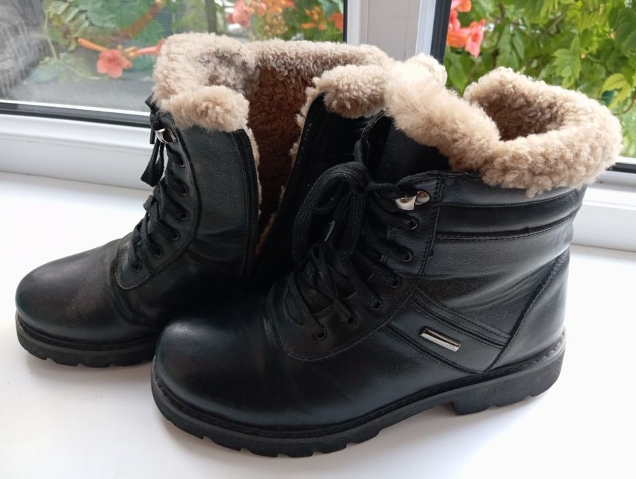 Продам зимние красовки Найки