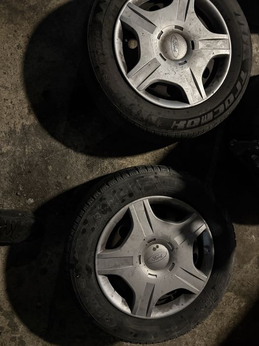 Железни джанти със зимни гуми за форд
