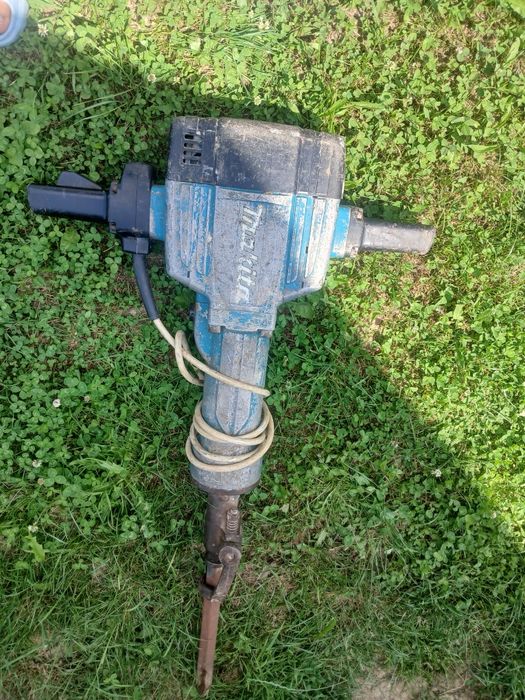 Vand rotopercutor makita merge foarte bn  mai multe detali in privat