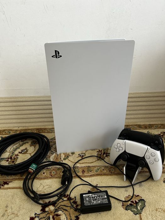 Продам PlayStation 5 + 2 джойстика + игры + дорожный чемодан