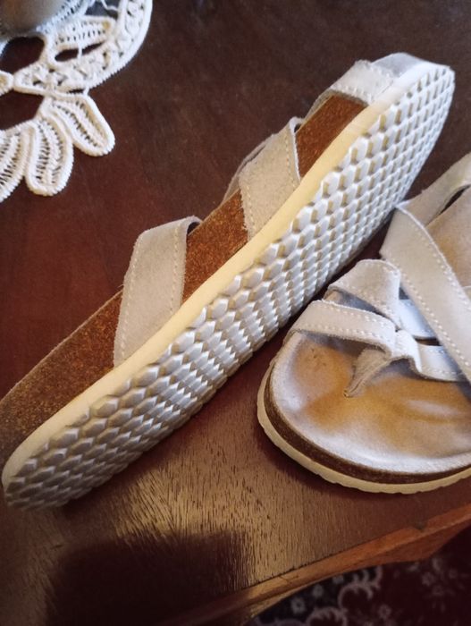 Papuci din piele naturala ,mărimea 39