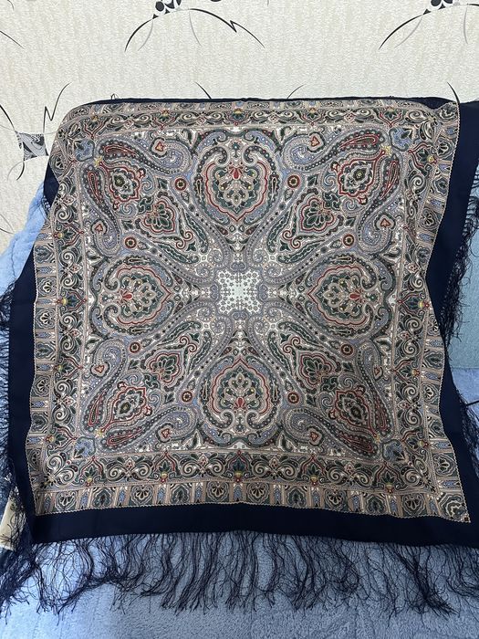 Павловопосадская платочная мануфактура.Чистая шерсть а бахрома шелк.