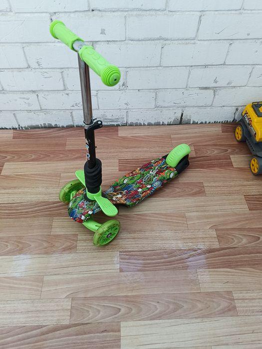 Продам детский  самокат