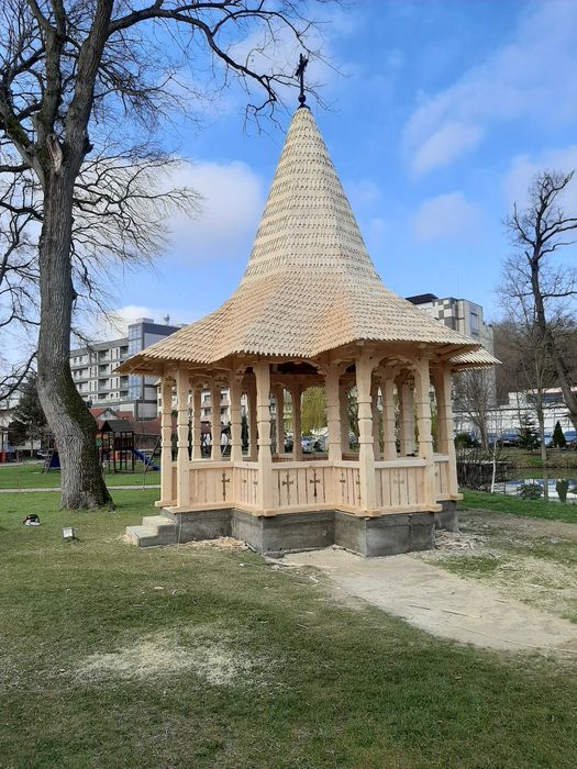 Porti maramuresene, foisoare ,leagane ,casute si terase din lemn