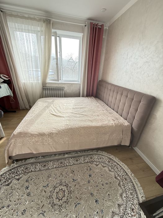 Двуспальная кровать