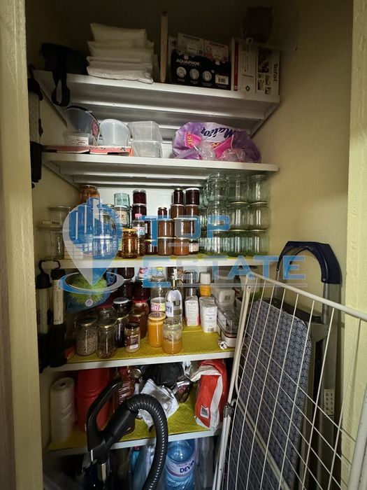 Етаж от къща с гараж в с. Поповци, област Габрово.