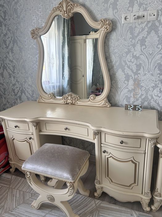 Спальный гарнитур