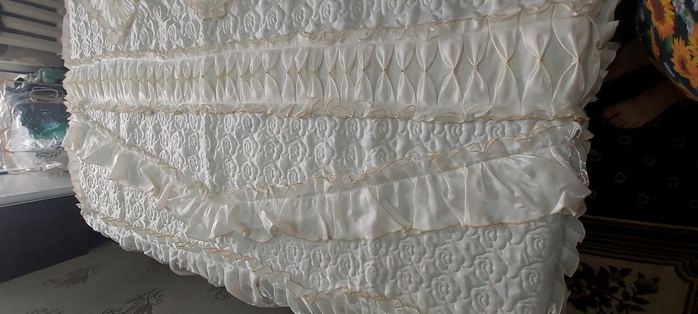 Продается новое свадебное покрывало,очень красивое!