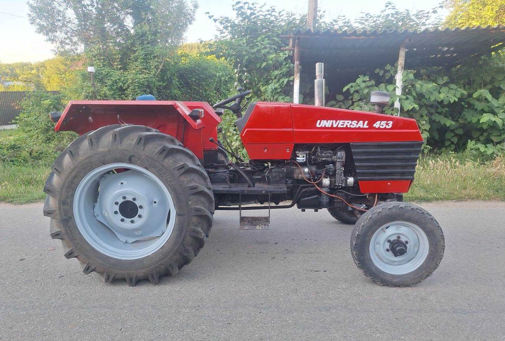 Tractor Universal 453, an 2004, greu si semigreu, distanțier mare, servodirectie, carte RO