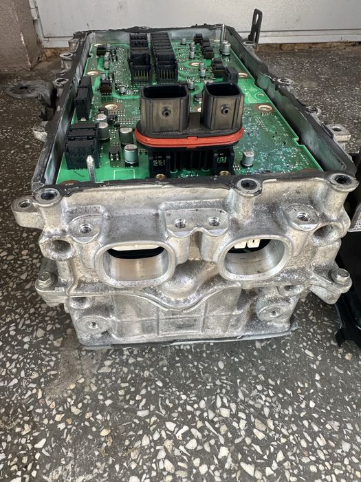 Inverter defect Toyota Camry Hibrid 2,5 - 2020
