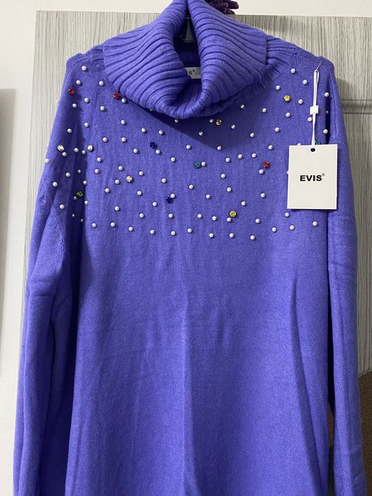 Vand bluza moderna groasa marime universala .. se poate purta over siz