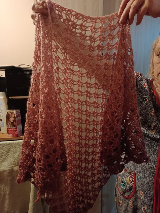 Шаль вязаная ,ручной работы