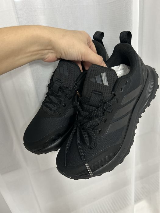 Adidas marimea 36 ( interior 23 cm)