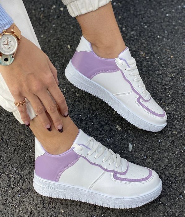 Нови дамски маратонки лилаво-бели