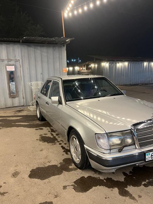 W124 Mercedes-Benz E200