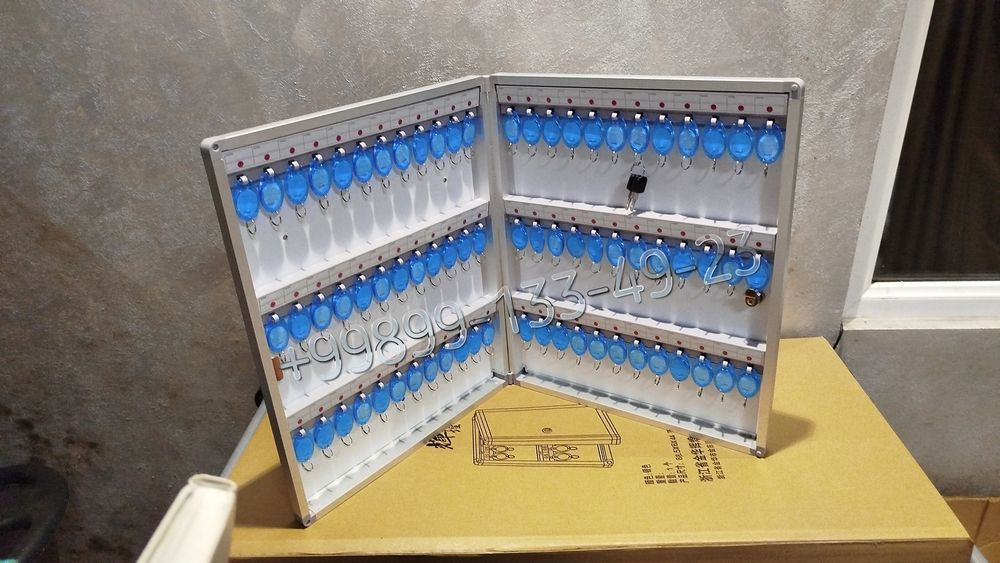 Ключница на  48 ключей  с брилками в комплекте