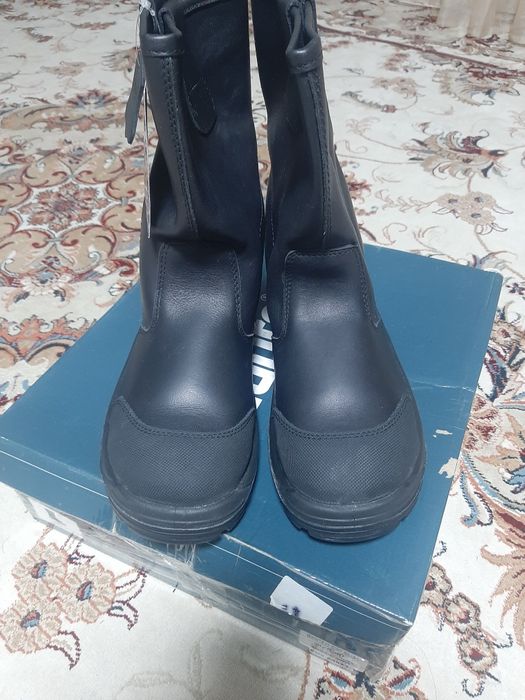 Продам рабочие сапоги