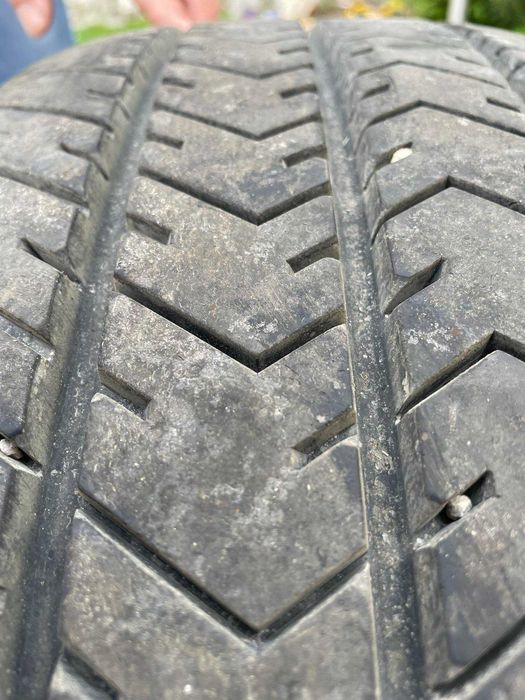 Гуми за бус 235/65