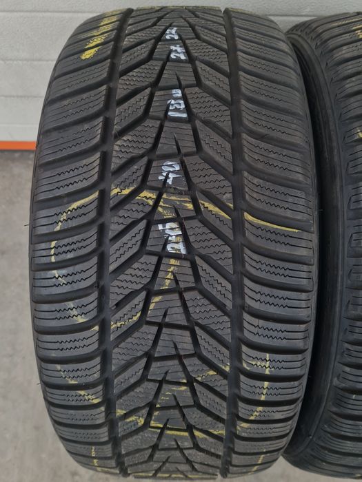 Зимни гуми 2 броя HANKOOK WinterIcept Evo3 245 40 R18 дот 2722