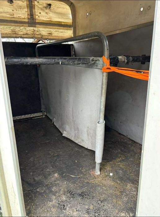 De vânzare remorcă pentru animale 2 locuri 2 tone