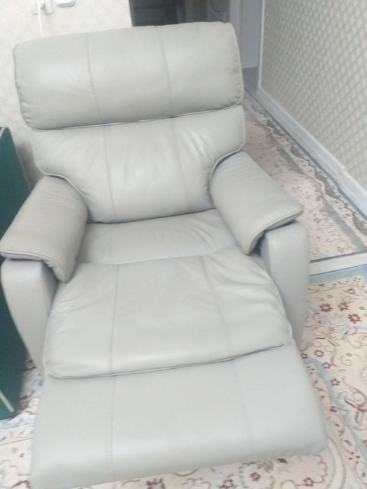 Новое кресло-качалка кожаная.в