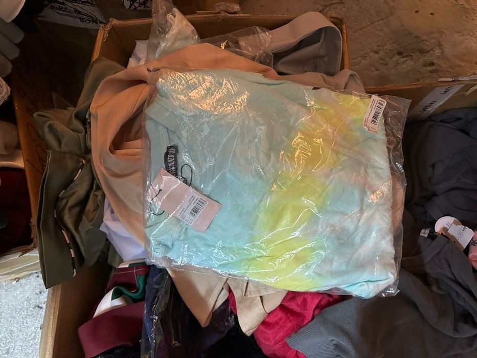 Lot haine outlet noi cu eticheta fara defecte