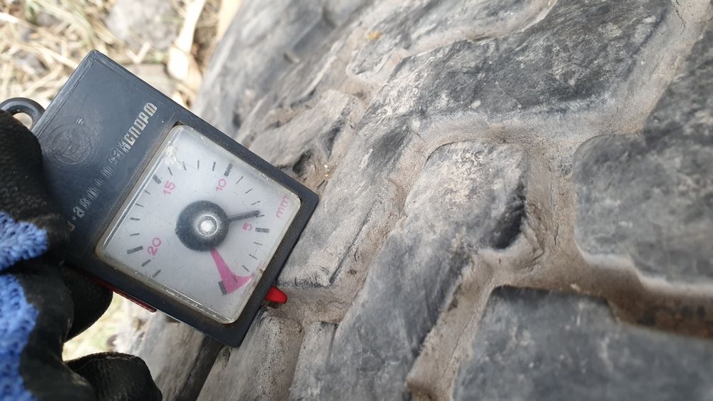 Джанти с гуми 285 70 19.5 семперит