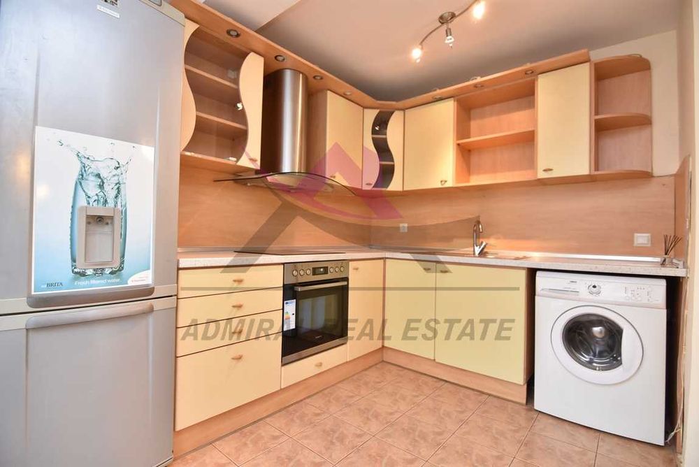 Просторен тристаен -Спортна зала