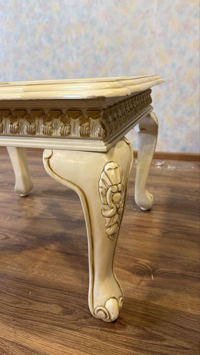 Столик журнальный