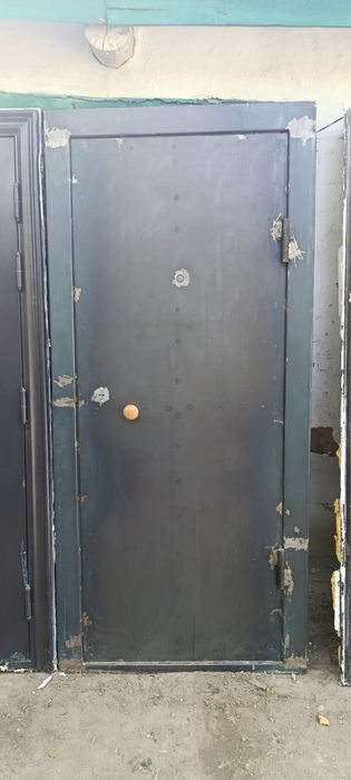 Продам металлические двери.