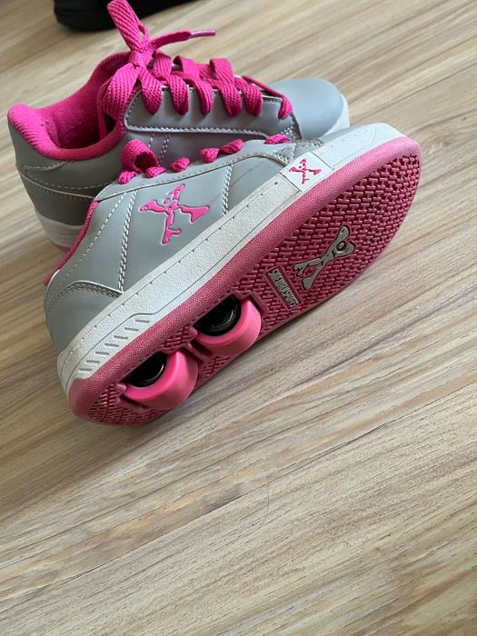 Обувки спортни с колелца