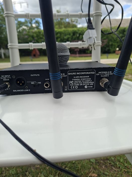 Vând microfon Shure ULXP 4.Frecventa  622-698.cu microfon Beta 58.stare bună.