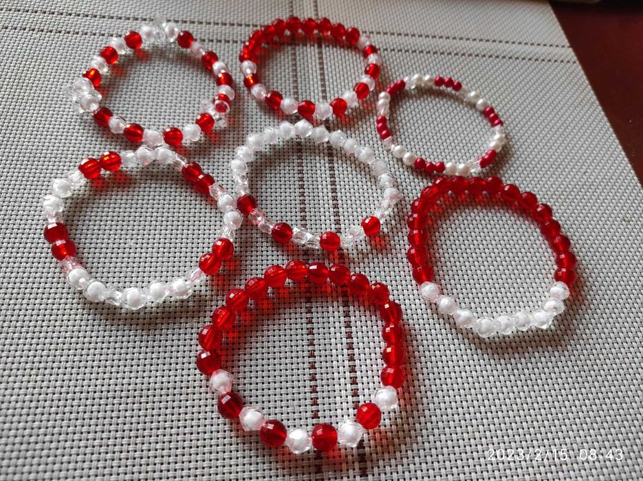 Продавам гривни- ръчно изработени