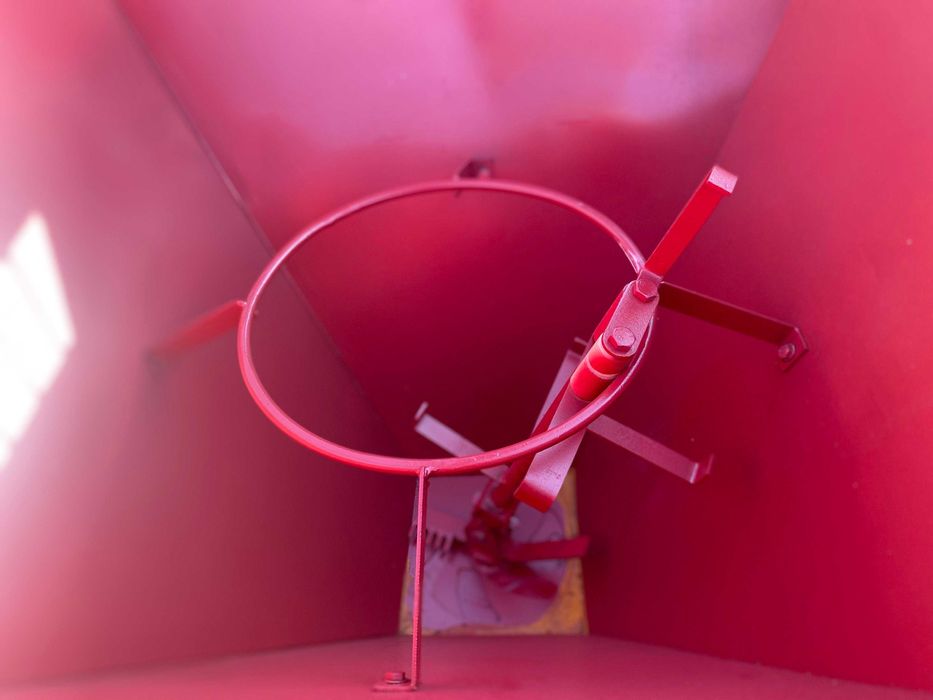 Разбрасыватель песка л-116-01