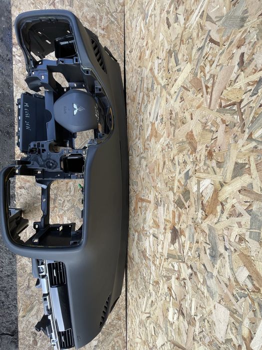Арматурно табло с Airbag Mitsubishi Outlander 2015-2019год.
