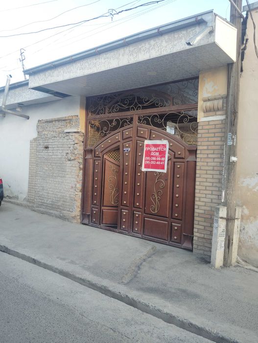 Prodayotsa dom v dol dorogi pod biznes