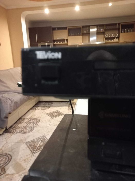 Radio traviata 1 si TV cu carcasa lemn