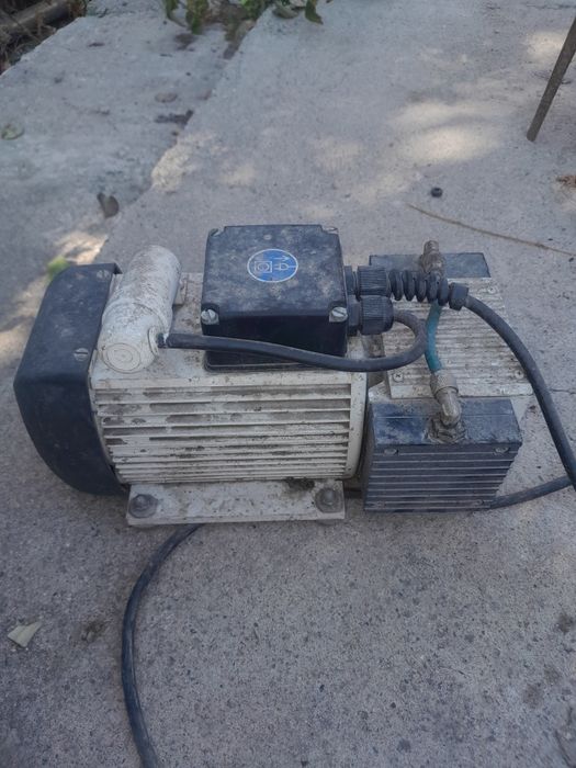 Вакуумный насос продам