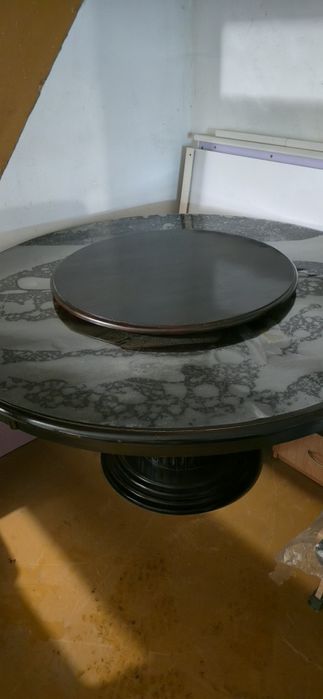 Стол в хорошем состоянии