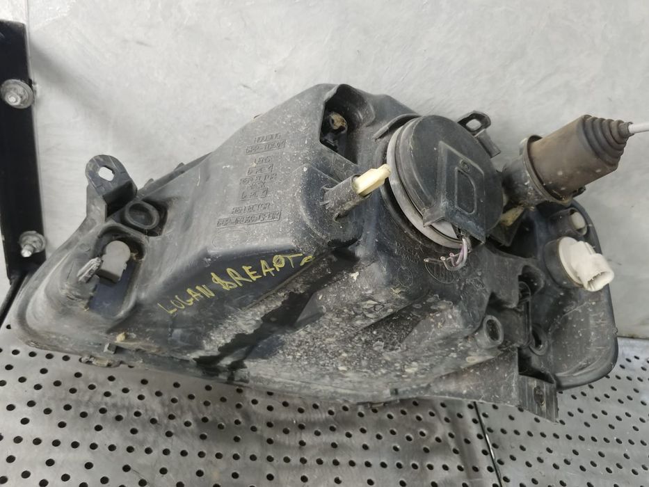 far dreapta dacia logan 1 ls  8200211006