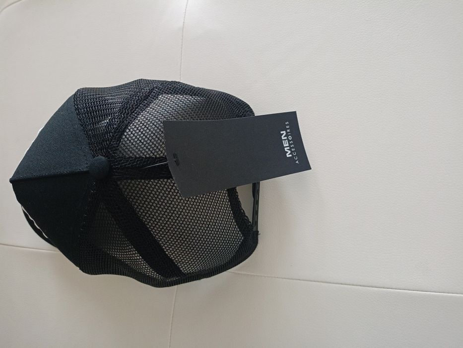 Vând șapcă sport fashion produs model deosebit produs de calitate.