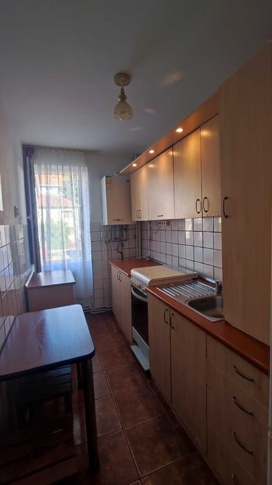 Inchiriez apartament 2 camere in Resita + loc de parcare - Zona Centrala (Facultate / Liceul Traian Lalescu)