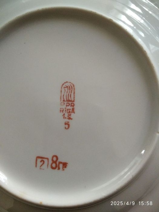 Новый столовый сервиз из 35 предметов