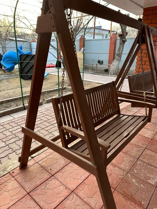 Качели двухместные и трёхместные