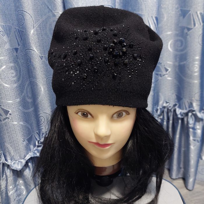 Продам шапки демисезонные